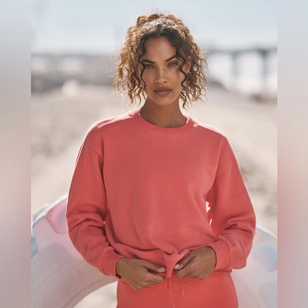 Vuori Women's Sedona Seams Crew in Bright Coral